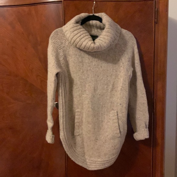 Mid-length sweater with pockets - Picture 1 of 5